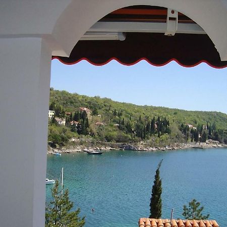 Vila Jadranka Apartments And Rooms Omišalj Exterior foto